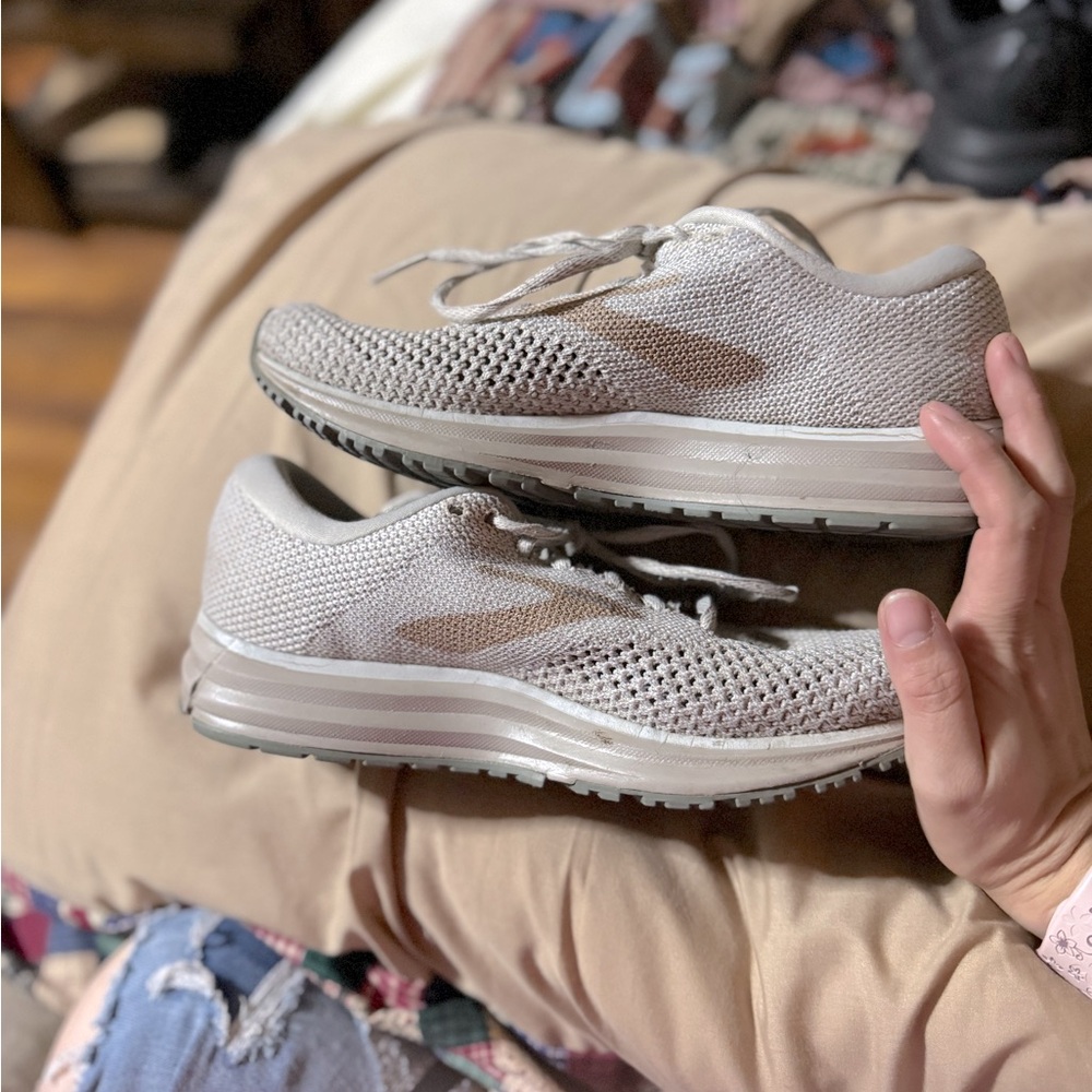 BROOKS REVEL 2 Running Shoes 1202811B131 White Champagne Women’s Size 7.5